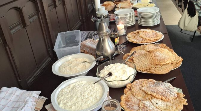 „Kaffeeklatsch“: Bergische Kaffeetafel und Singenachmittag am 8. Juli – 15 Uhr